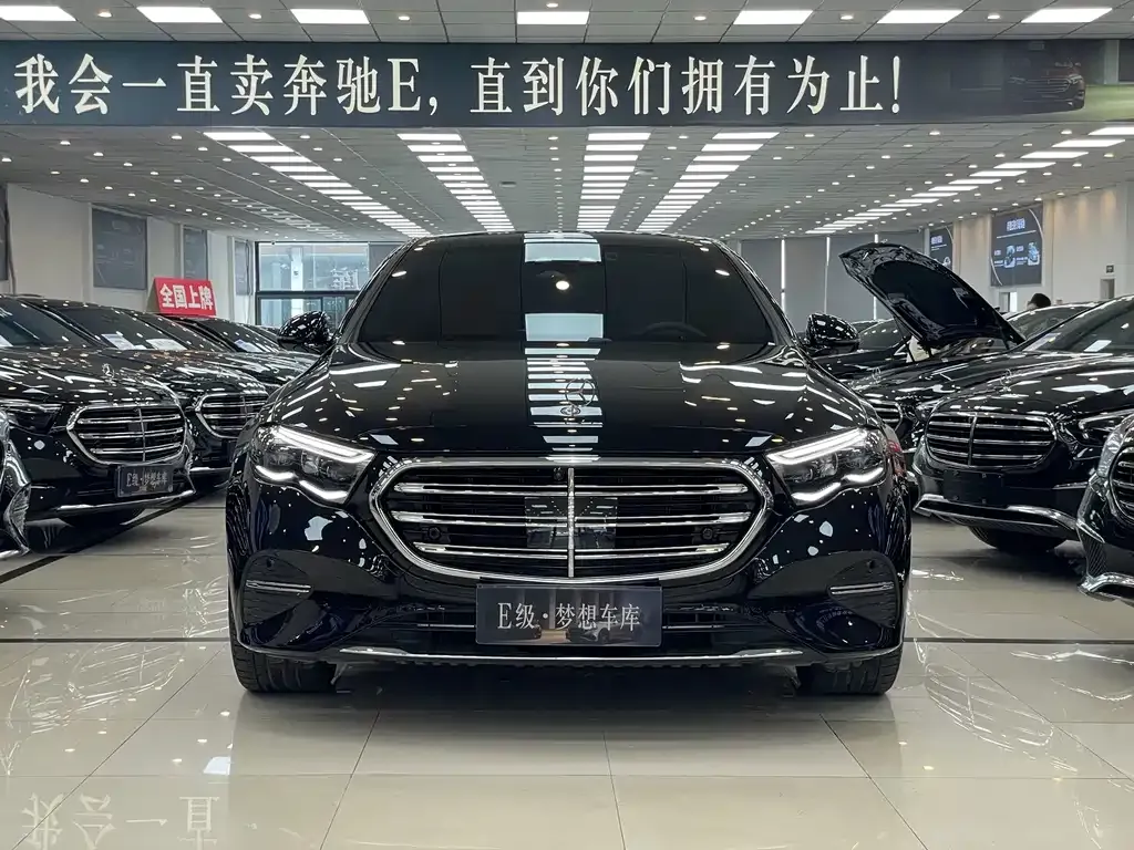 Mercedes-Benz E-Class — фото 1