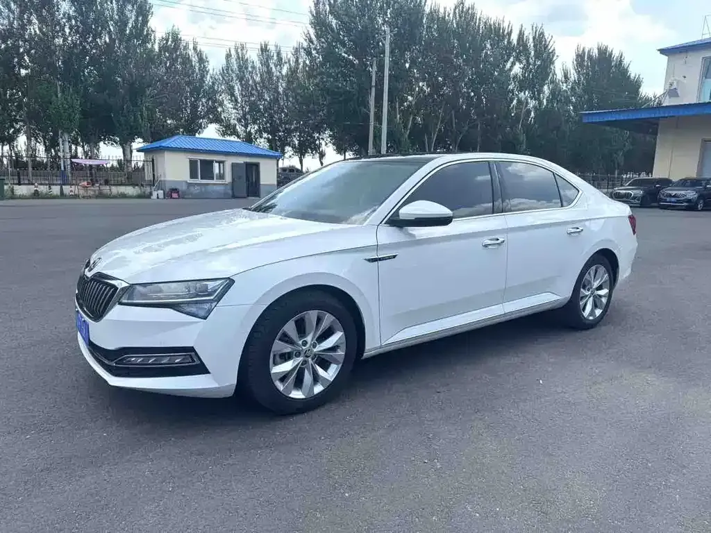 Skoda Superb — фото 1