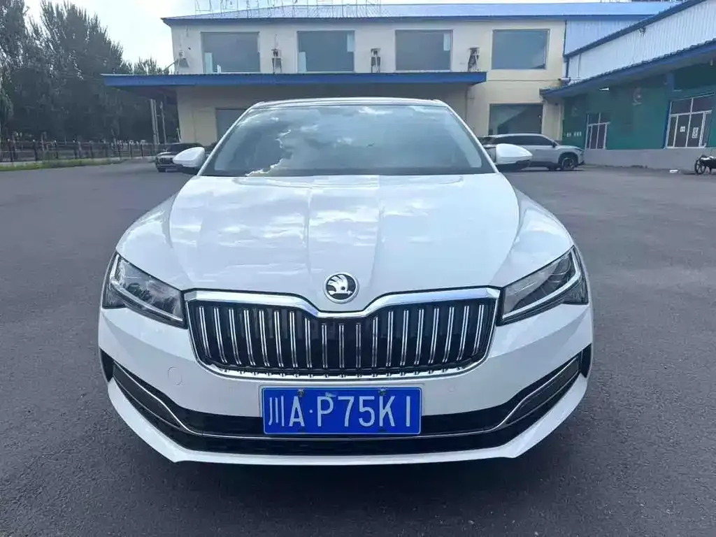 Skoda Superb — фото 2