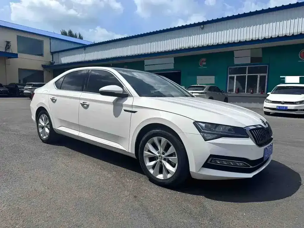 Skoda Superb — фото 4