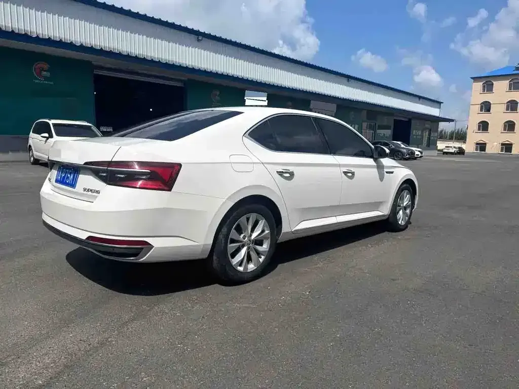 Skoda Superb — фото 3