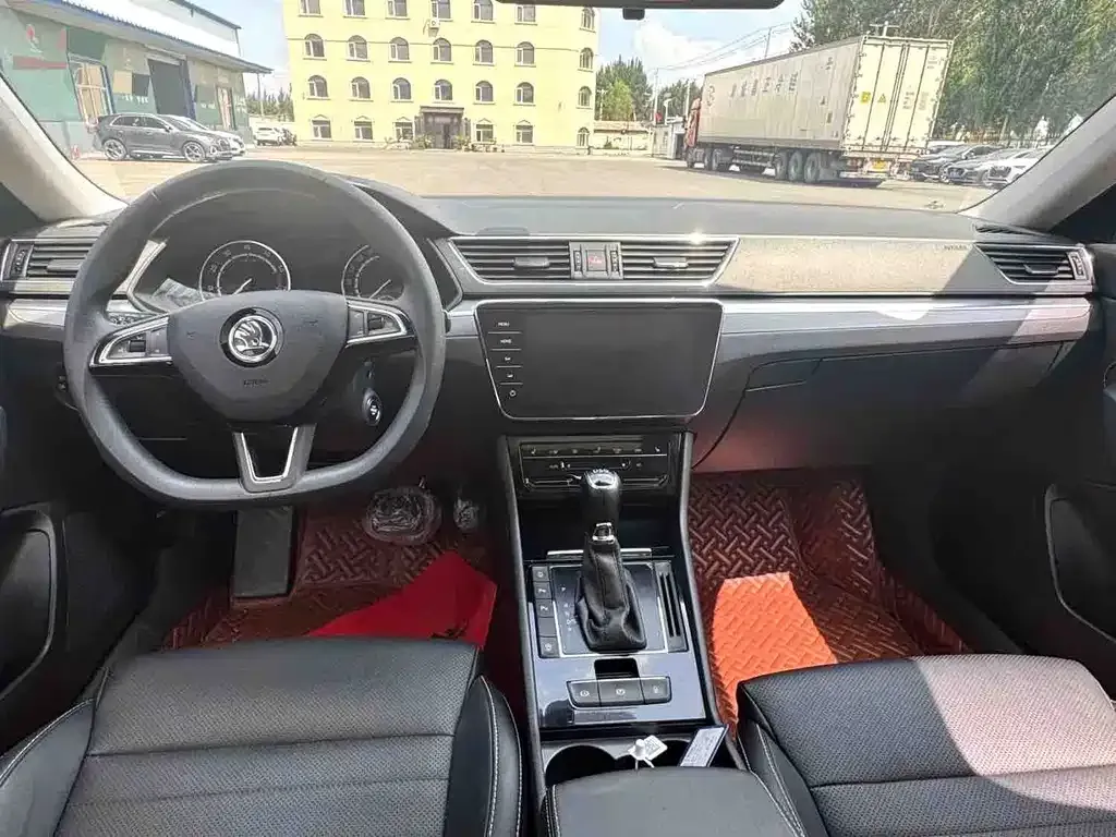 Skoda Superb — фото 6