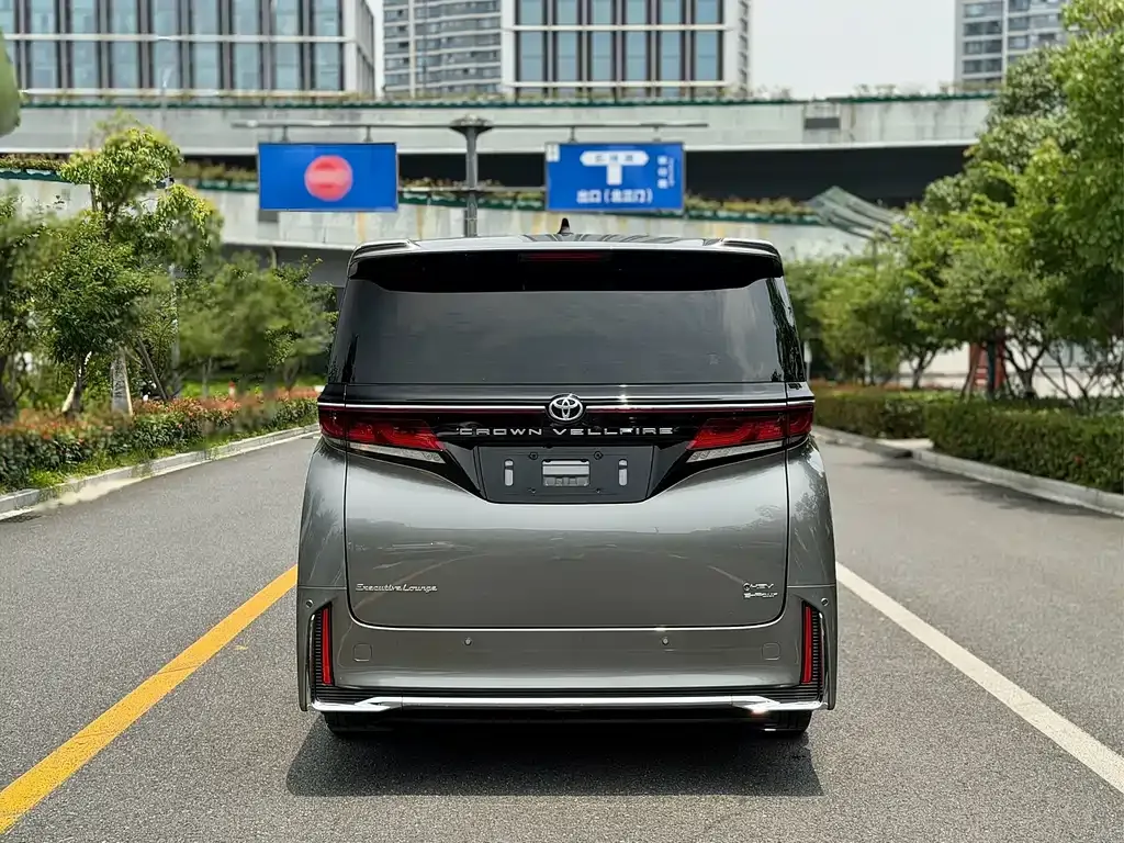 Toyota Vellfire — фото 7