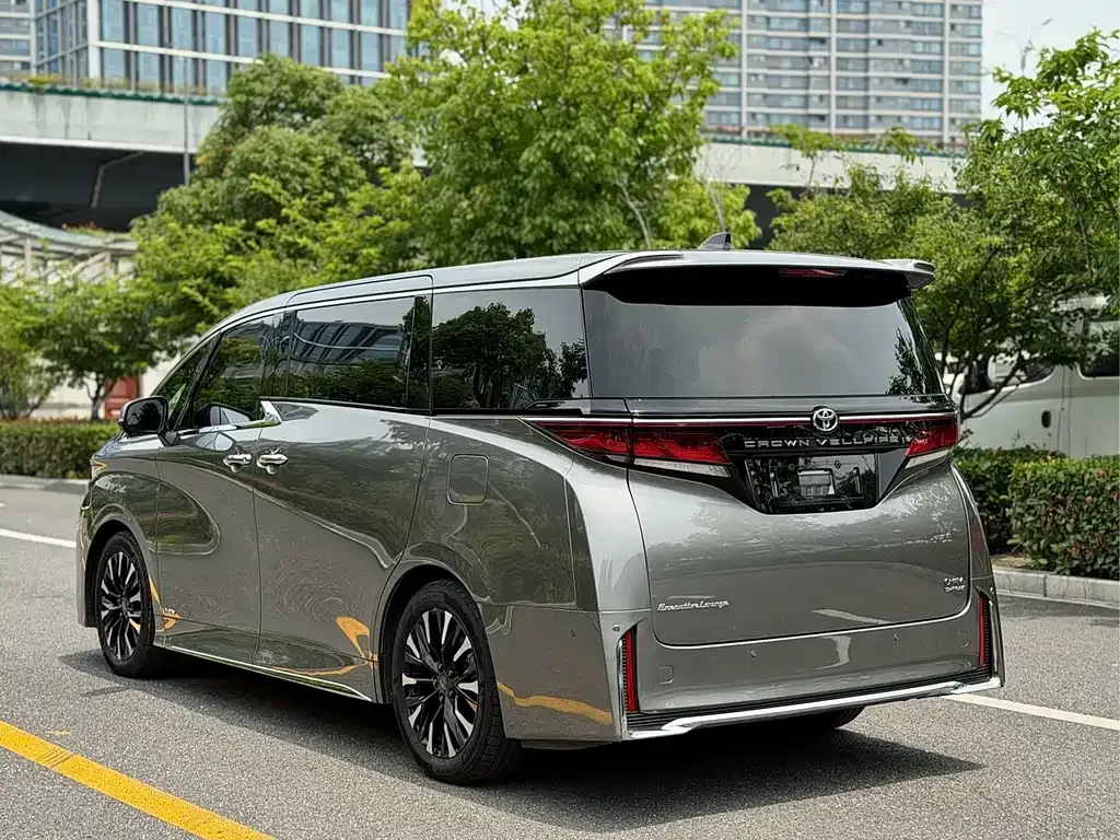 Toyota Vellfire — фото 8