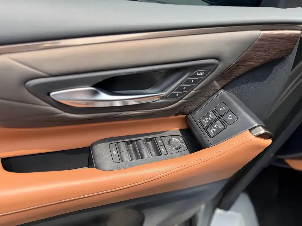 Toyota Vellfire — фото 2