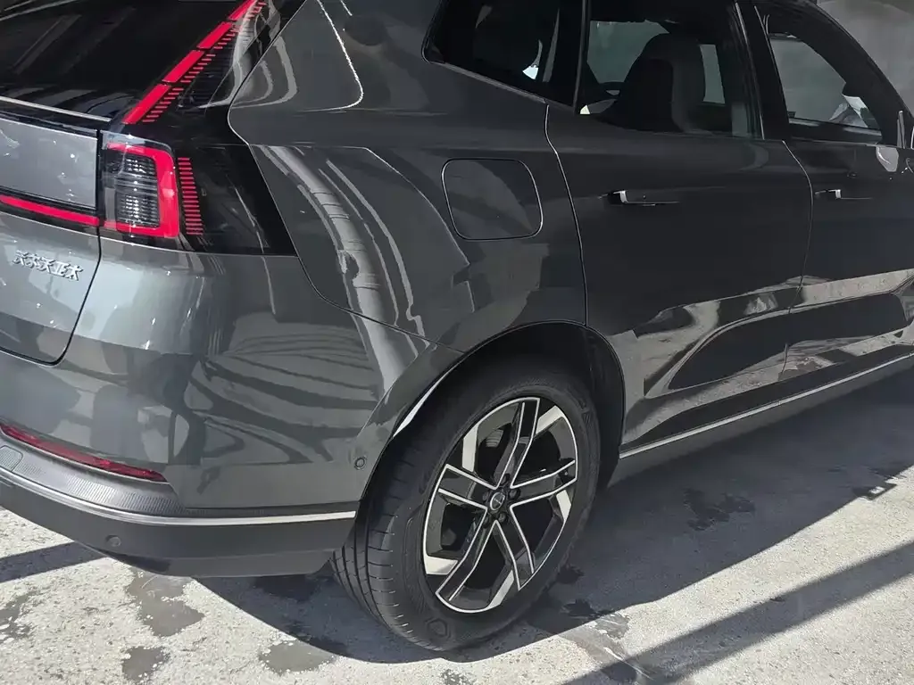 Volvo XC70 Plug-in Hybrid — фото 4