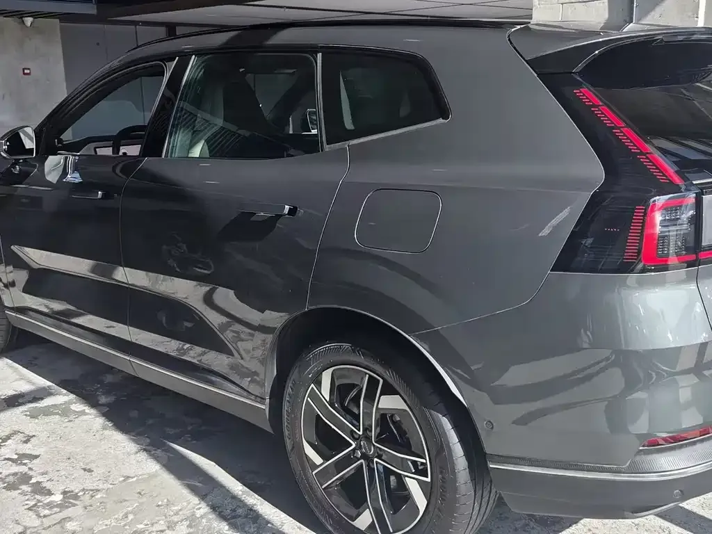 Volvo XC70 Plug-in Hybrid — фото 5
