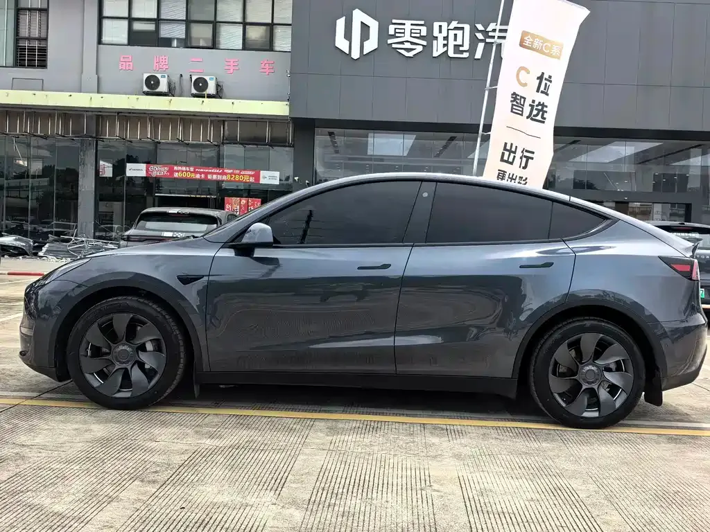 Tesla Model Y — фото 3