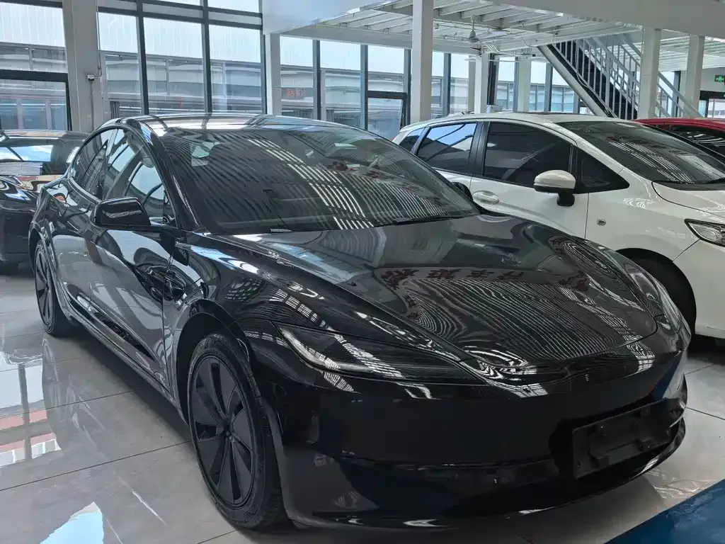 Tesla Model 3 — фото 7