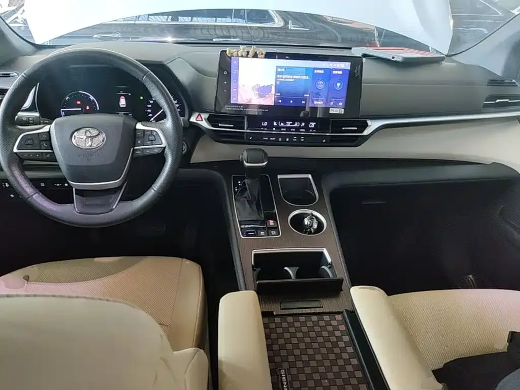 Toyota Granvia — фото 8