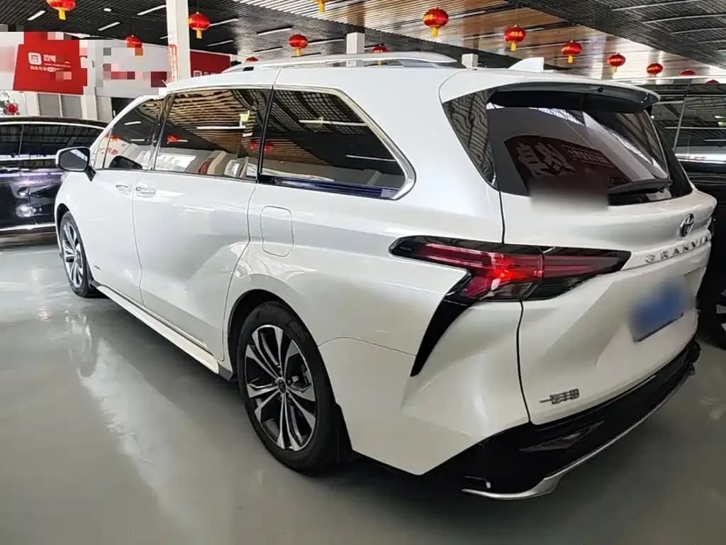 Toyota Granvia — фото 3
