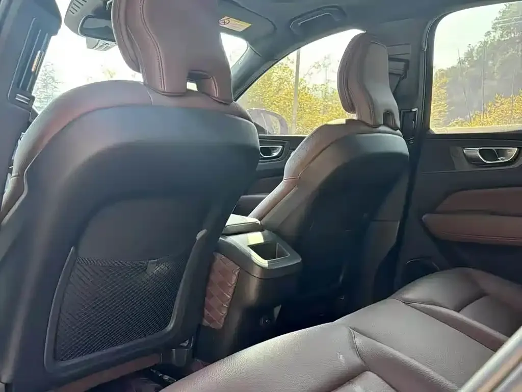 Volvo XC60 — фото 2