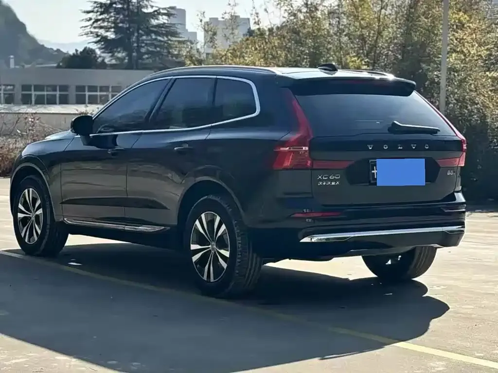 Volvo XC60 — фото 6