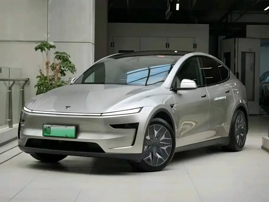 Tesla Model Y L — фото 1