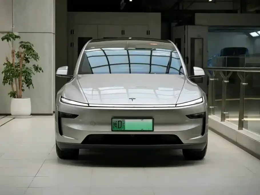 Tesla Model Y L — фото 5