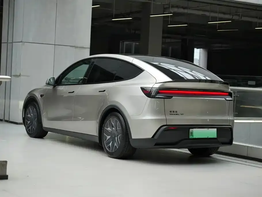 Tesla Model Y L — фото 3