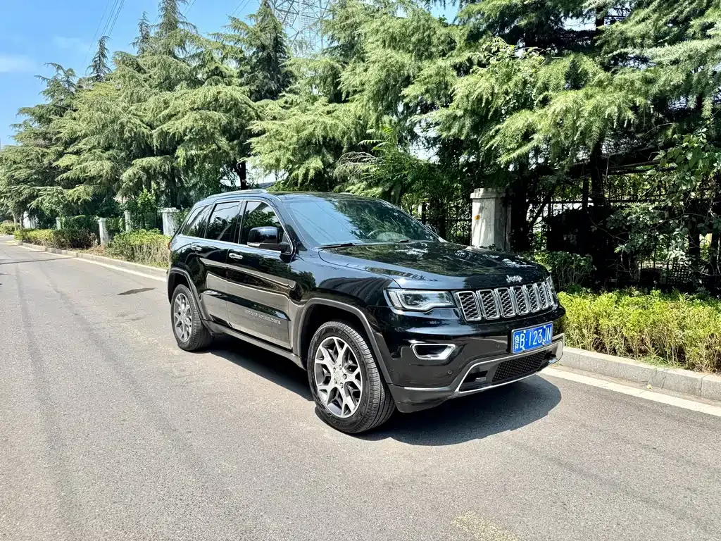 Jeep Grand Cherokee (Import) — фото 10
