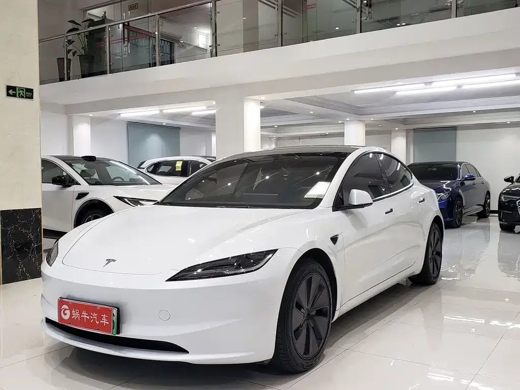 Tesla Model 3 — фото 1