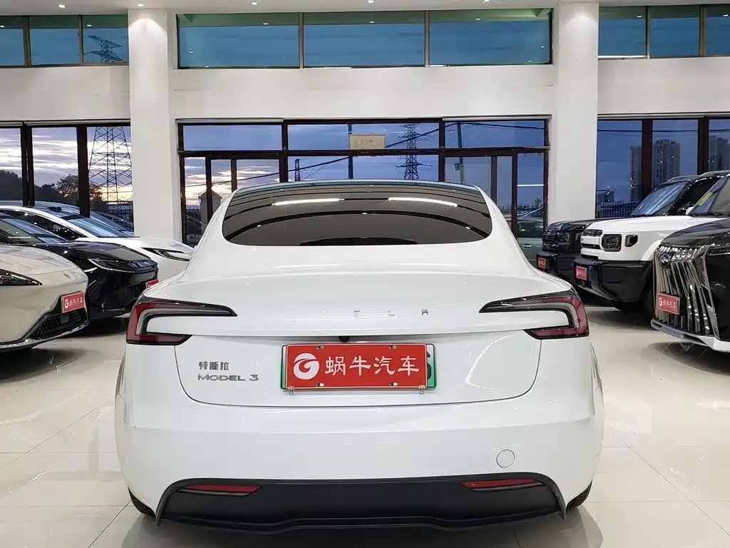 Tesla Model 3 — фото 9