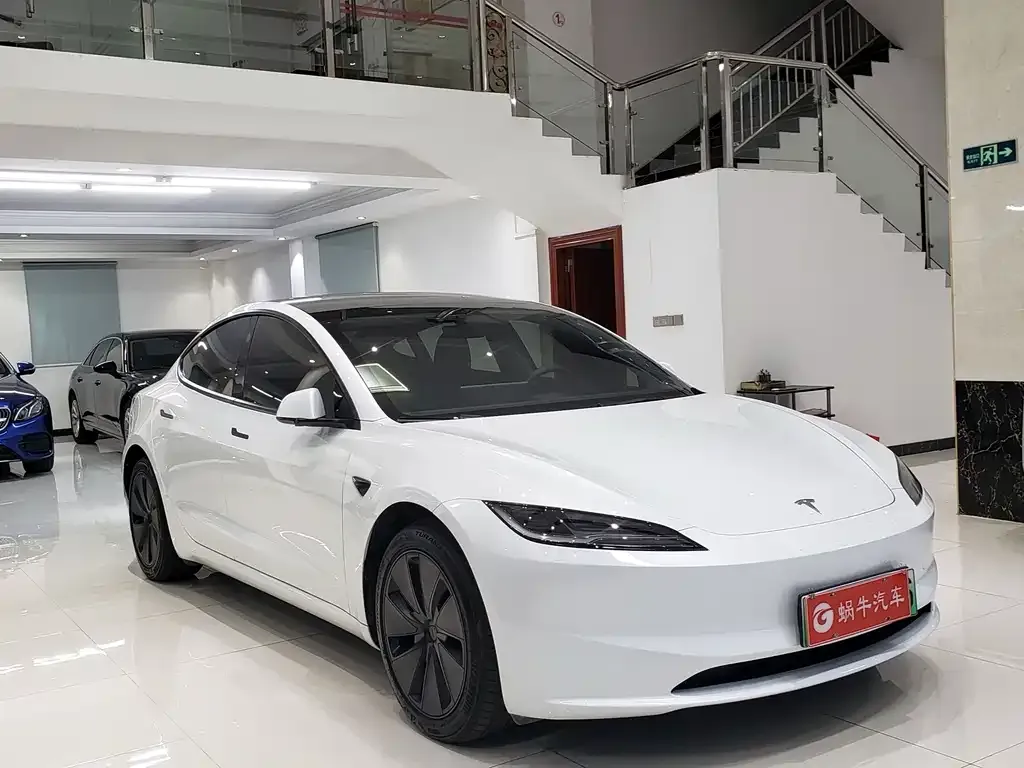 Tesla Model 3 — фото 7