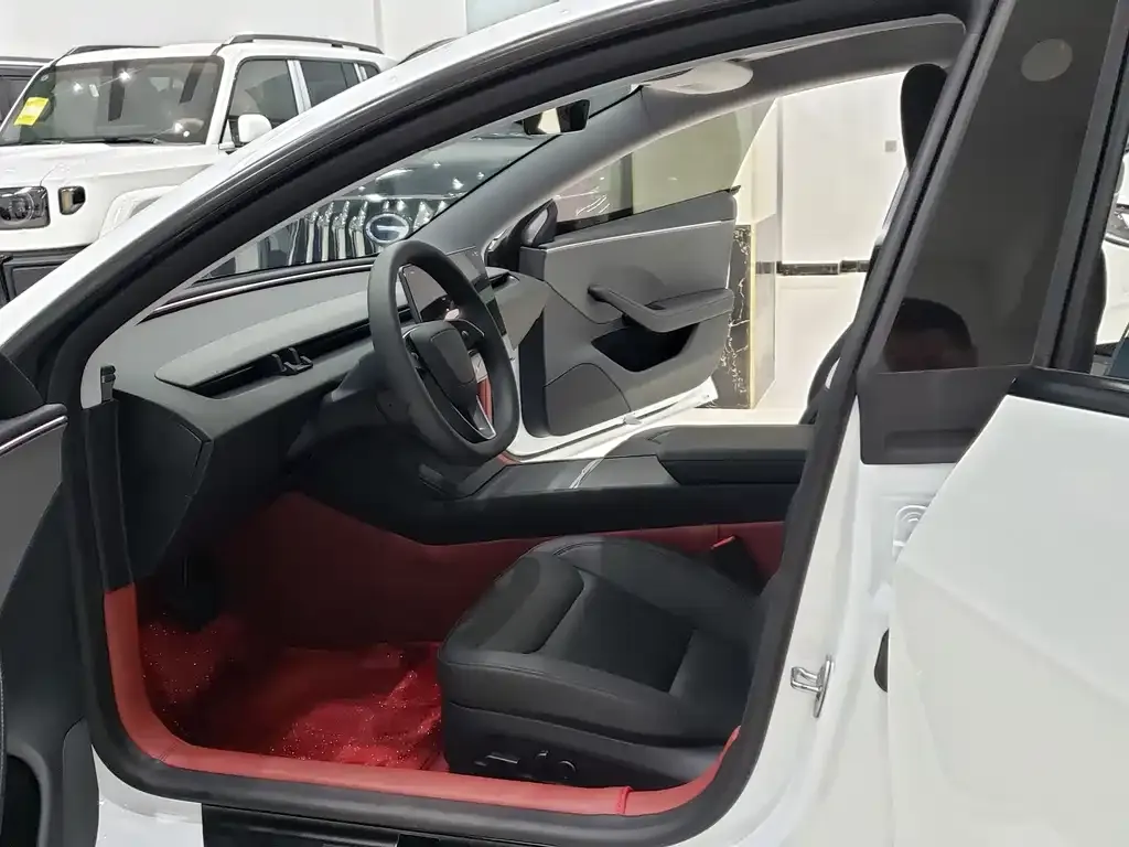 Tesla Model 3 — фото 3