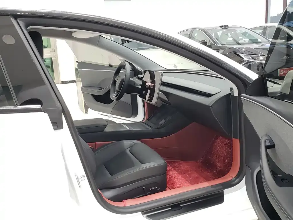 Tesla Model 3 — фото 8