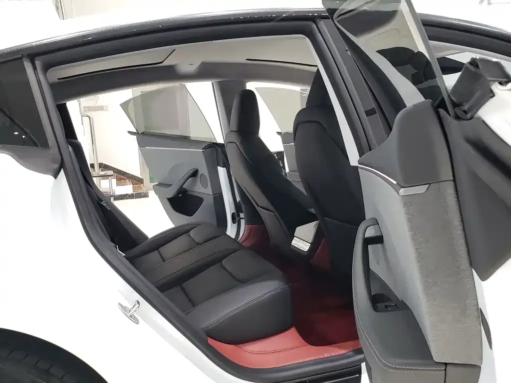 Tesla Model 3 — фото 4
