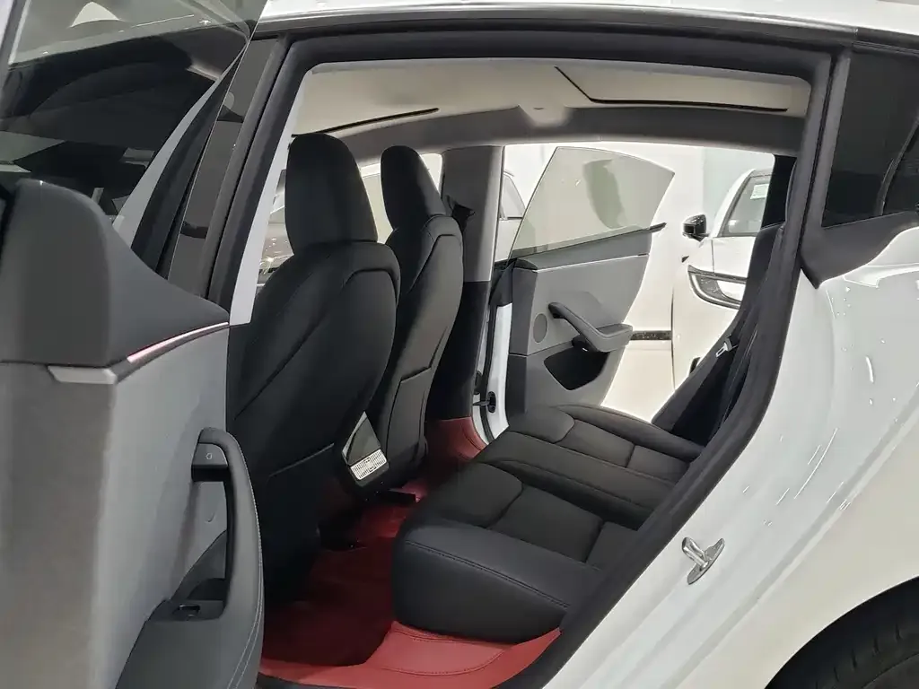Tesla Model 3 — фото 2