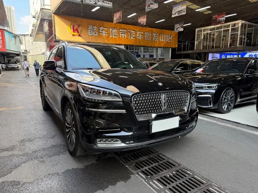 Lincoln Aviator — фото 10