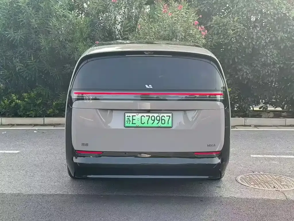 Li Auto MEGA — фото 6