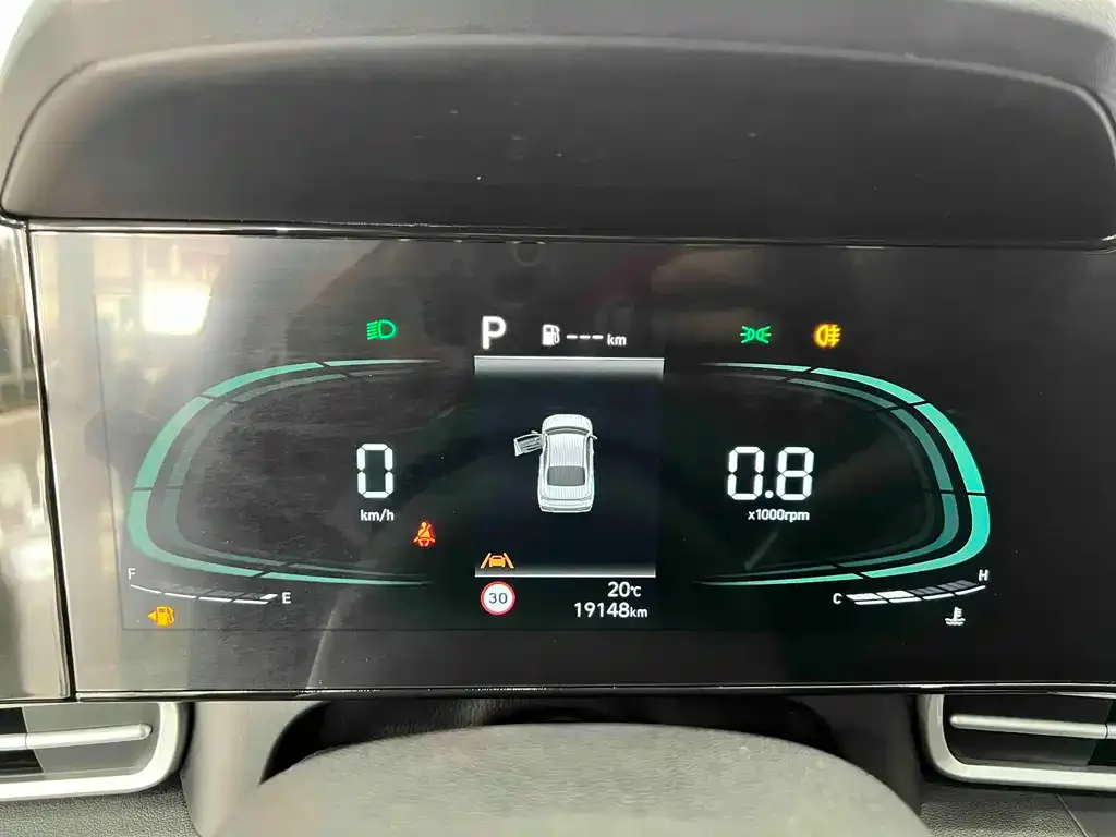 Hyundai Elantra — фото 10