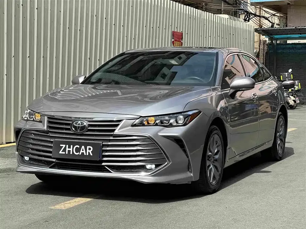 Toyota Avalon — фото 1