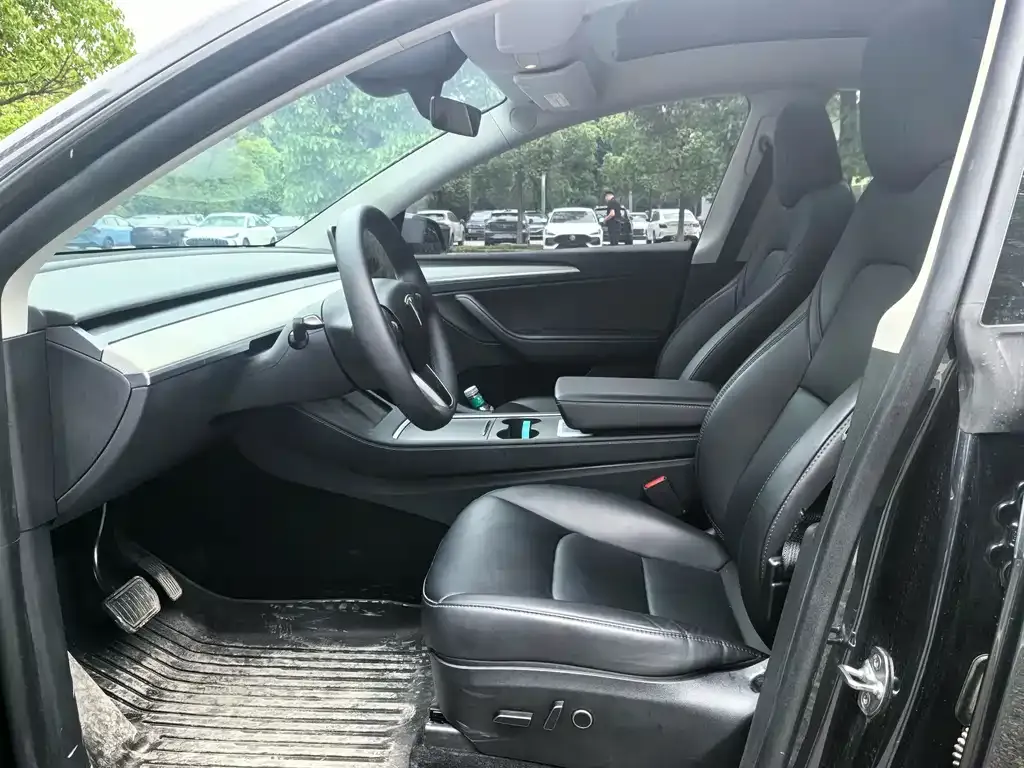 Tesla Model Y — фото 4
