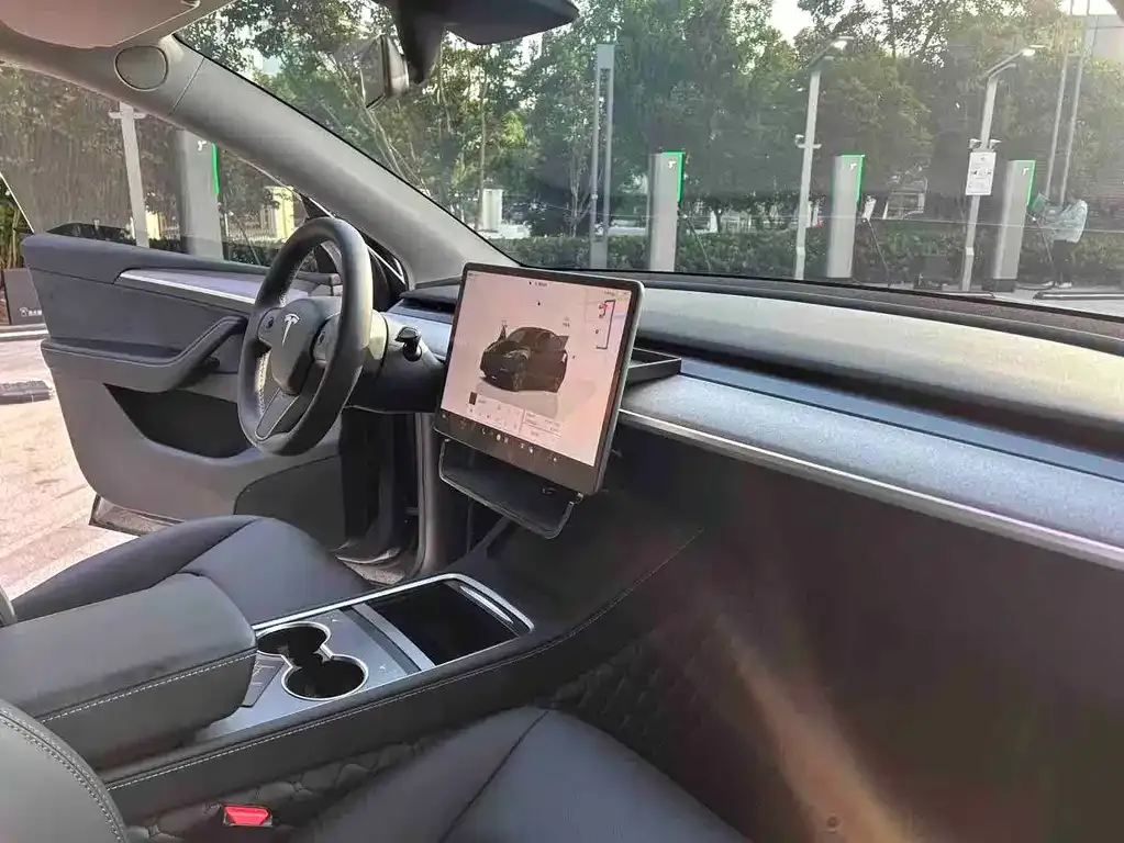 Tesla Model Y — фото 6