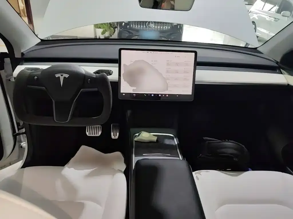 Tesla Model Y — фото 5