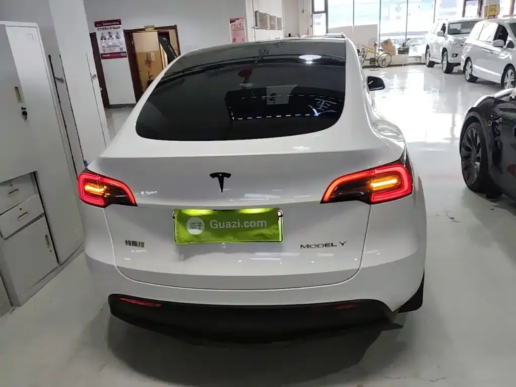 Tesla Model Y — фото 7