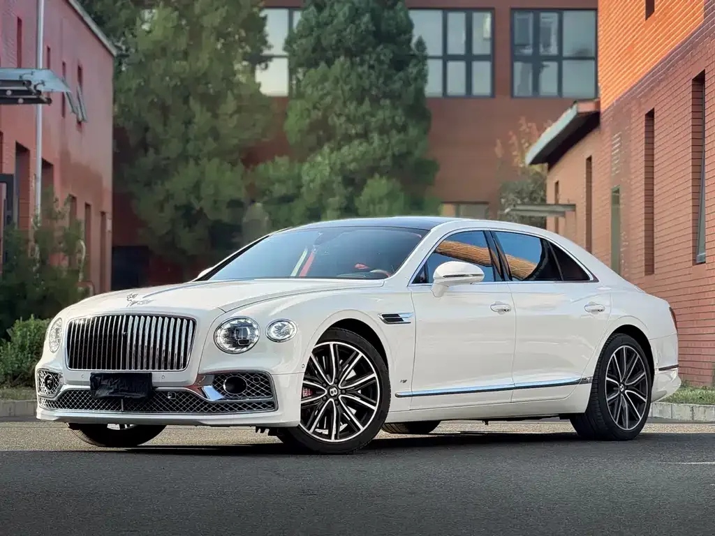 Bentley Flying Spur — фото 1