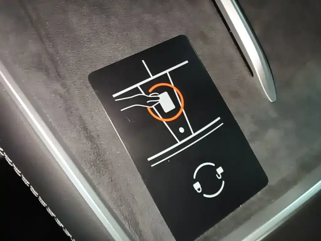 Tesla Model Y L — фото 6