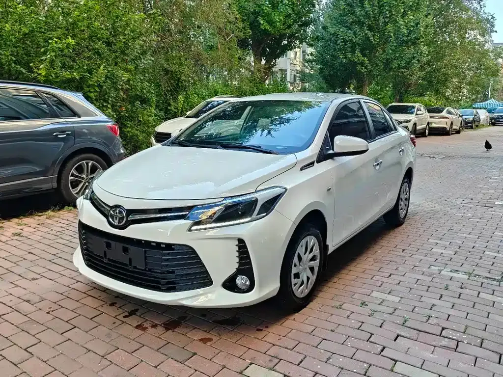 Toyota Vios — фото 1