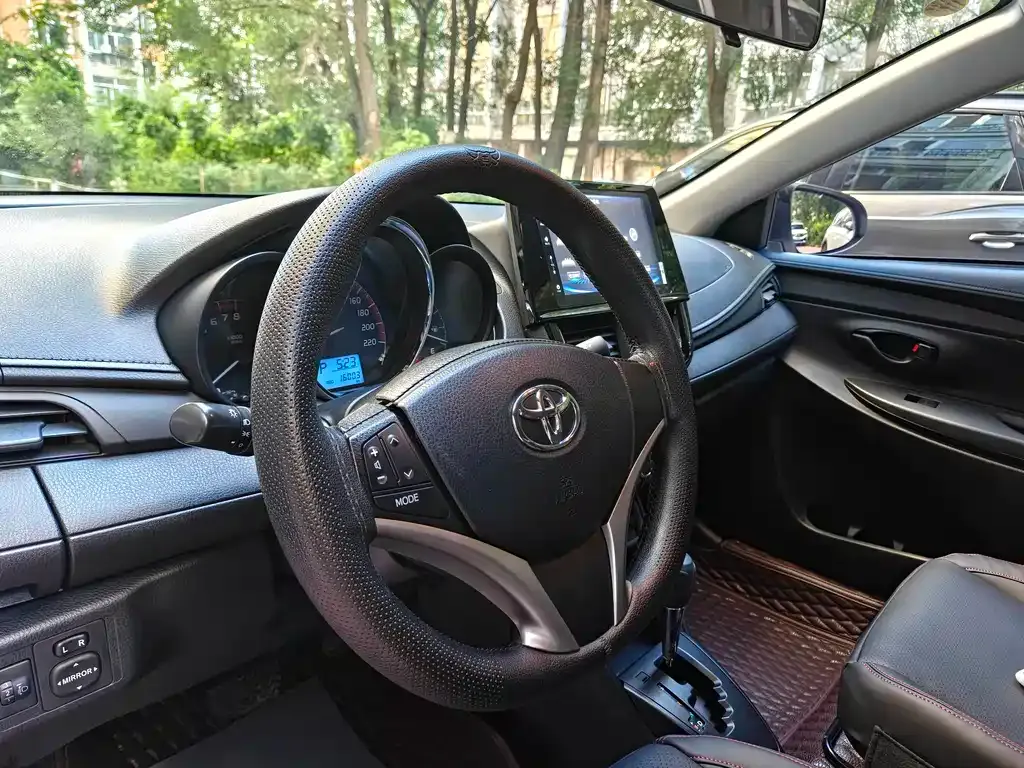 Toyota Vios — фото 10