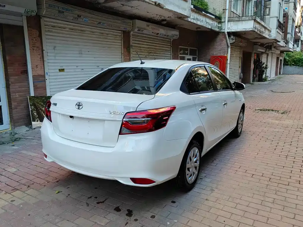 Toyota Vios — фото 2