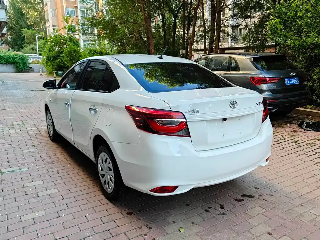 Toyota Vios — фото 7
