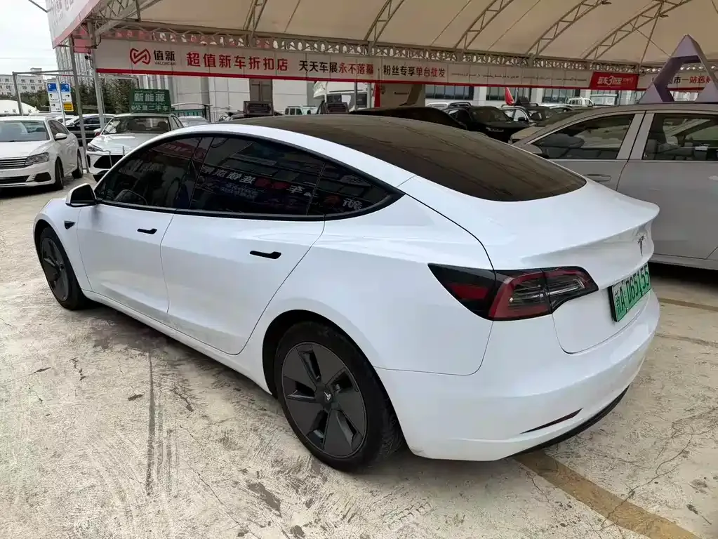 Tesla Model 3 — фото 9