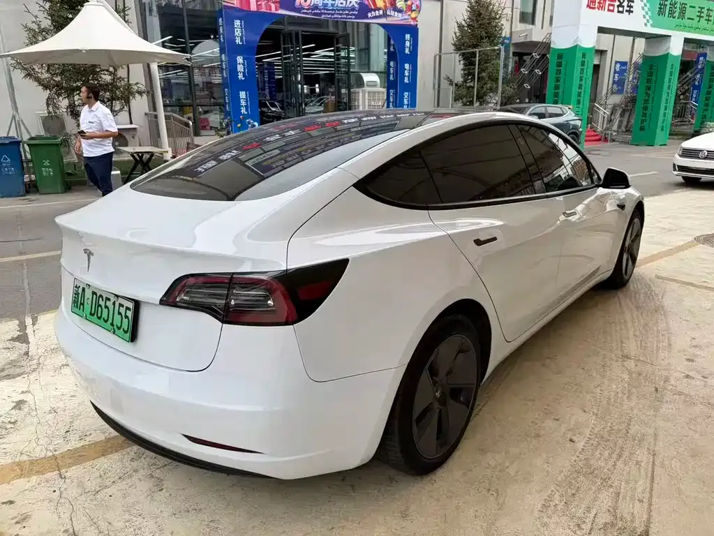 Tesla Model 3 — фото 8