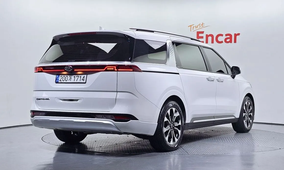 Kia Carnival — фото 10