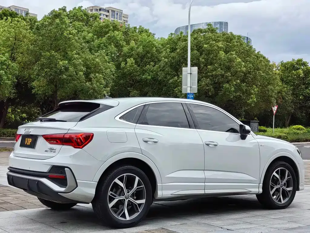 Audi Q3 Sportback — фото 10