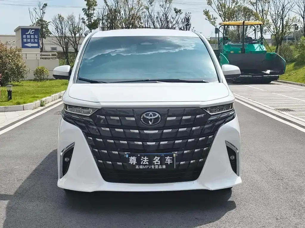 Toyota Alphard — фото 3