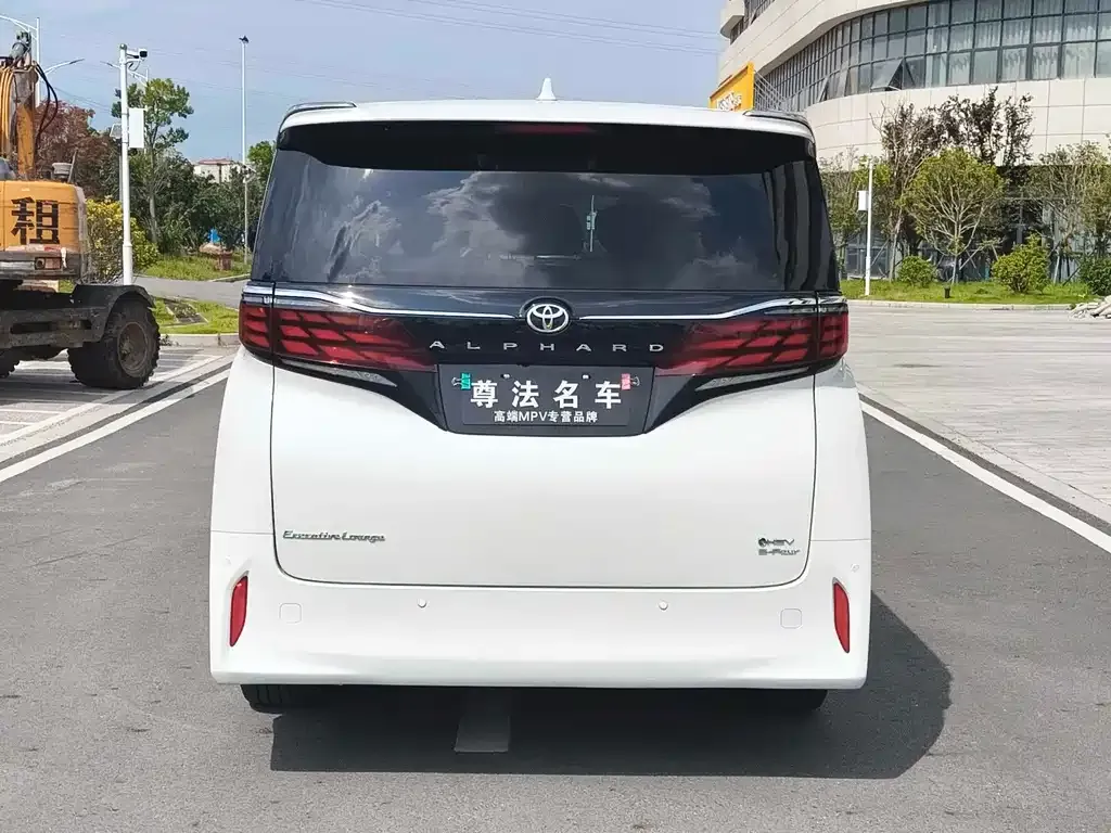 Toyota Alphard — фото 6