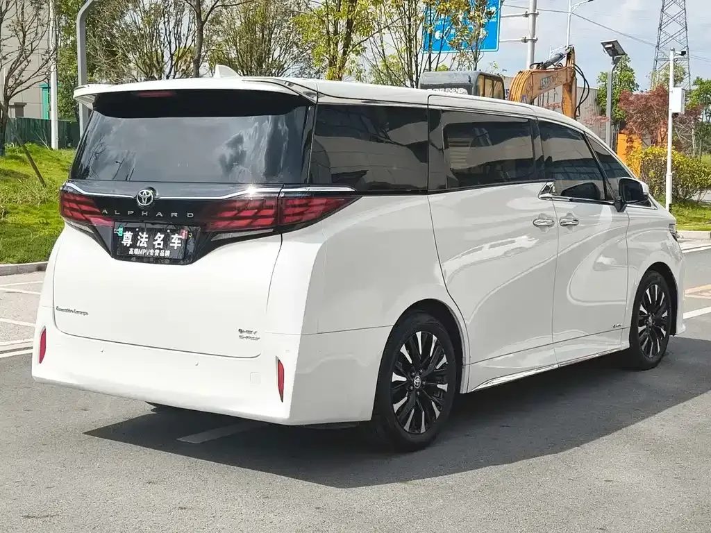 Toyota Alphard — фото 5
