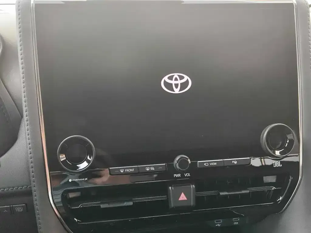 Toyota Alphard — фото 2